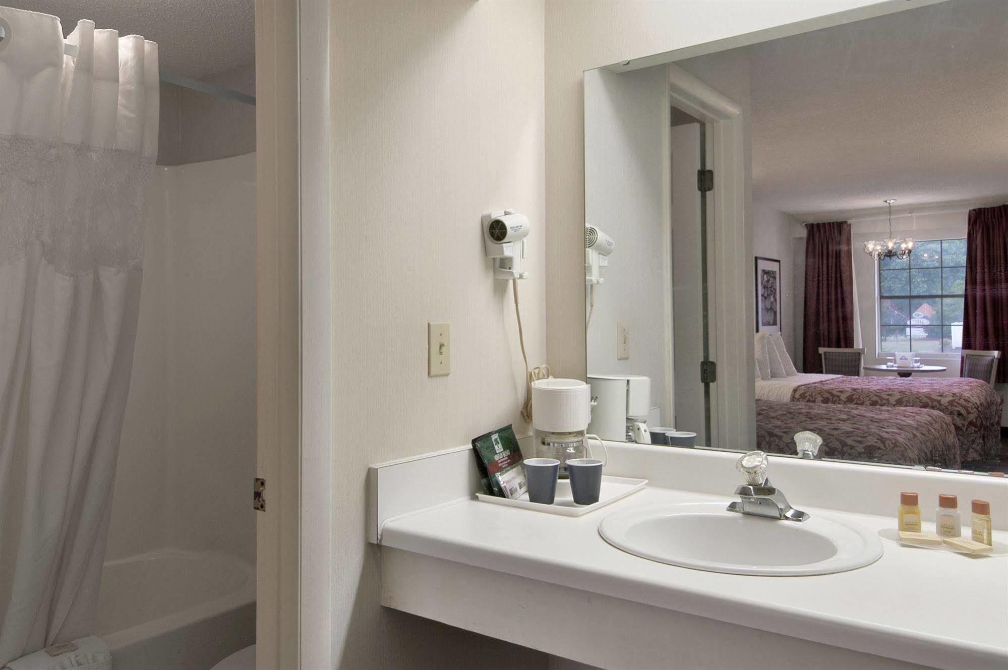 Bourbon Capital Inn Бардстаун Экстерьер фото